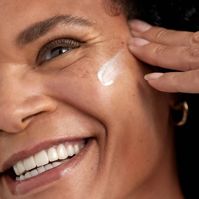 L’Oréal Paris L'Oreal Paris Bright Reveal Broad Spectrum Daily UV Lotion - SPF 50 - 1.7 Floz 4 L’Oréal Paris L'Oreal Paris Bright Reveal Broad Spectrum Daily UV Lotion - SPF 50 - 1.7 Floz - Image 2